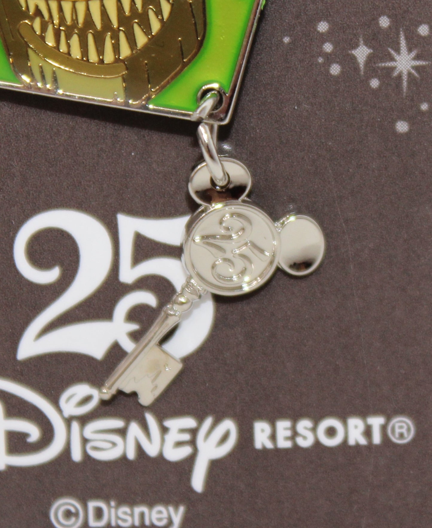 Shiriki Utundu Tokyo Disneyland 25th Anniversary Key Collection Disney Pin