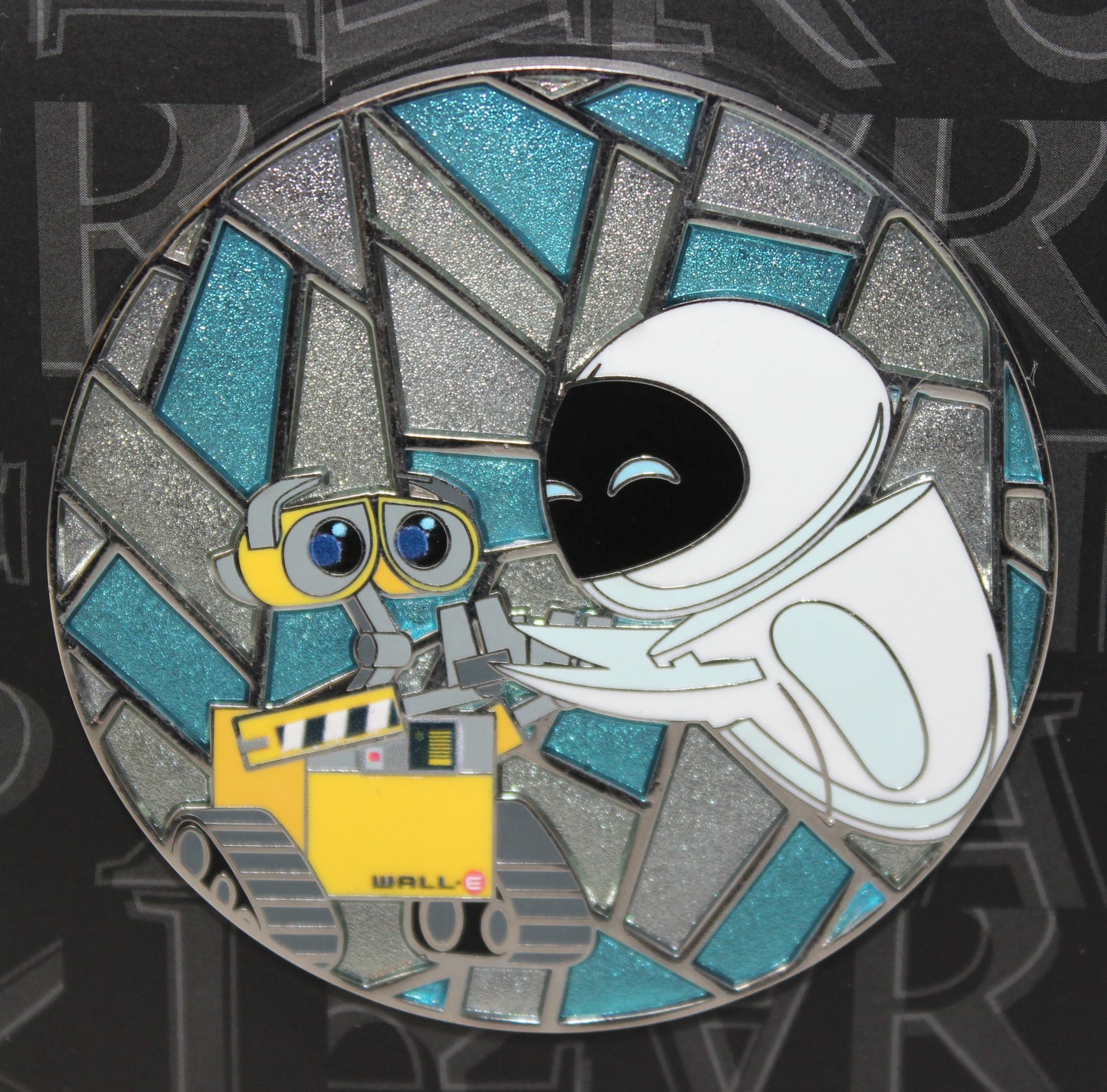 WALL-E & EVE Go Pin Pro Magical Mosaic Mini Jumbo Pin