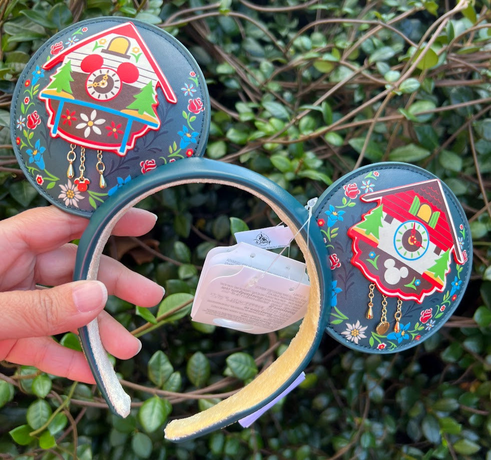 Cuckoo Clocks Germany Epcot Pavilion Minnie Mouse Ears  display picture 1