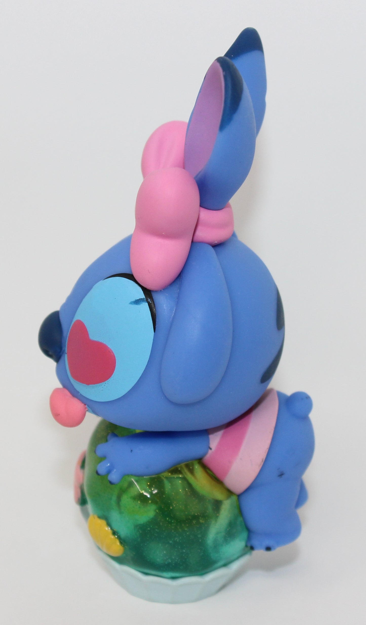 Cupcake Stitch on Holiday Cosbi Collection Disney Mystery Figure
