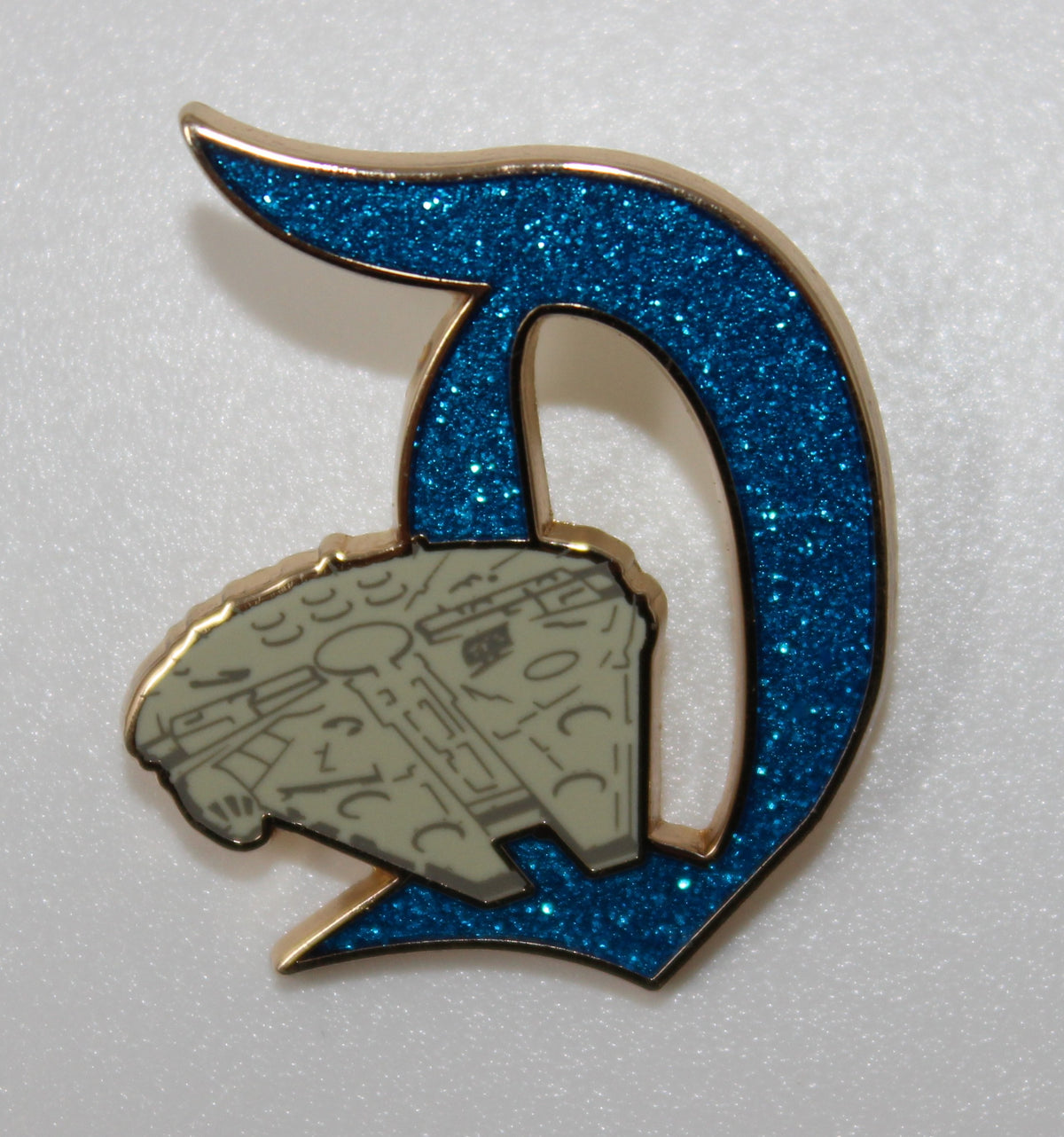 Millennium Falcon Galaxy's Edge Key to Disneyland Glitter Gold Variant Disney Pin