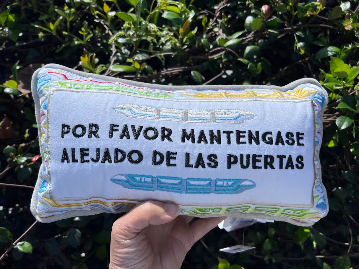 Por Favor Mantengase Alejado de las Puertas Monorail Throw Pillow