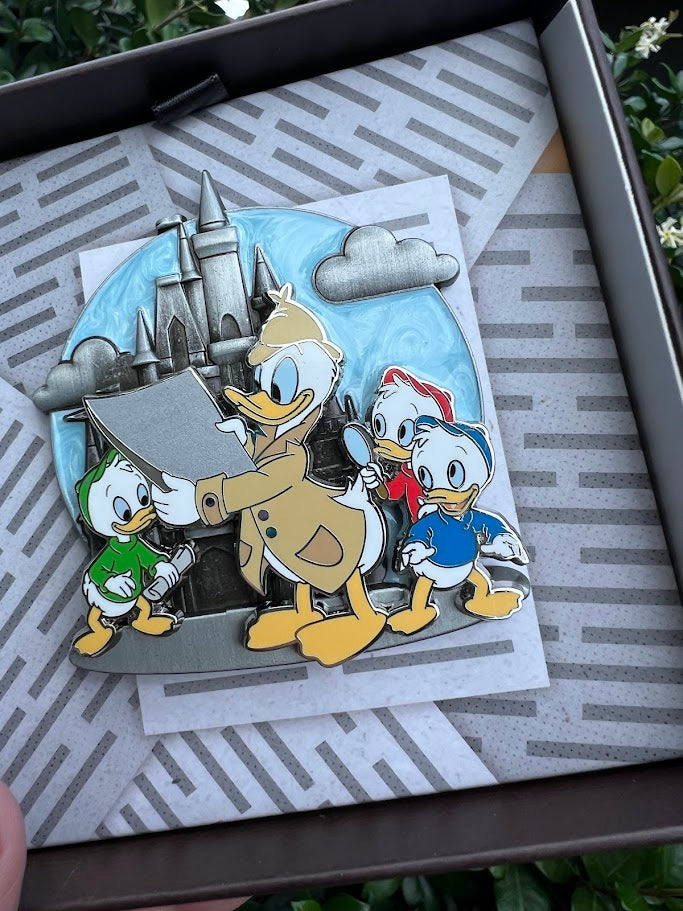 Donald Huey Dewey and Louie Daring Detectives Limited Edition Mini Jumbo Disney Pin