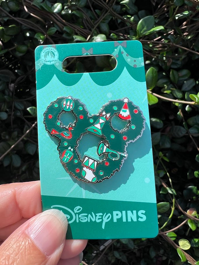 Mickey Icon Wreath Christmas 2026 Disney Pin
